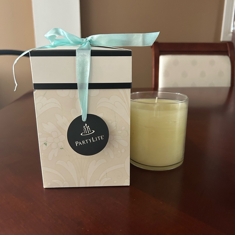 PartyLite Cucumber Ginger Mint, Double wick Candle with Gift Box and Blue Ribbon